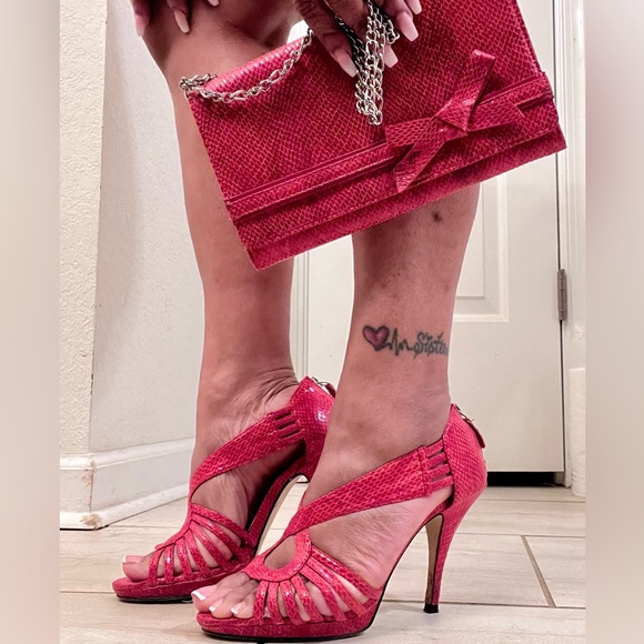 White House Black Market Lucille Shoes and Matching clutch - Picture 8 of 9